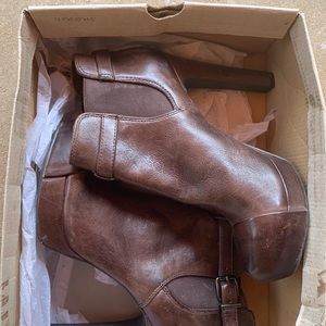 Size 10 Gianni Bini bootie, never worn